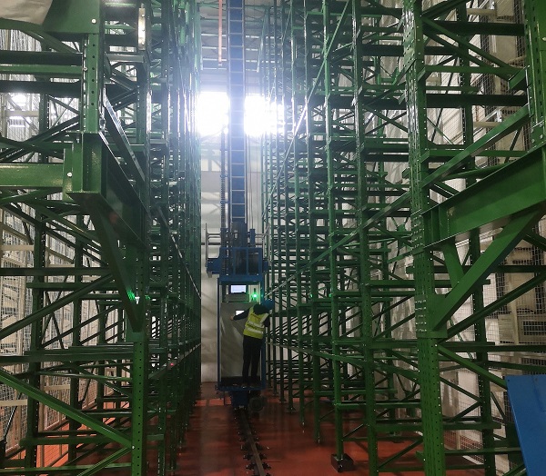 نظام مستودعات آلي يخدم صناعة السيارات